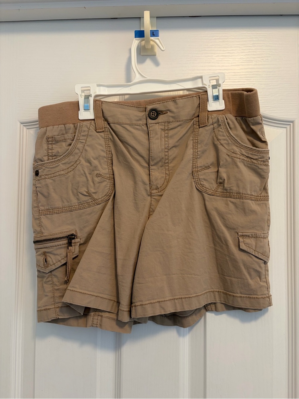 Maurice’s Tan/Khaki Cargo Shorts- Women’s Size 5/6